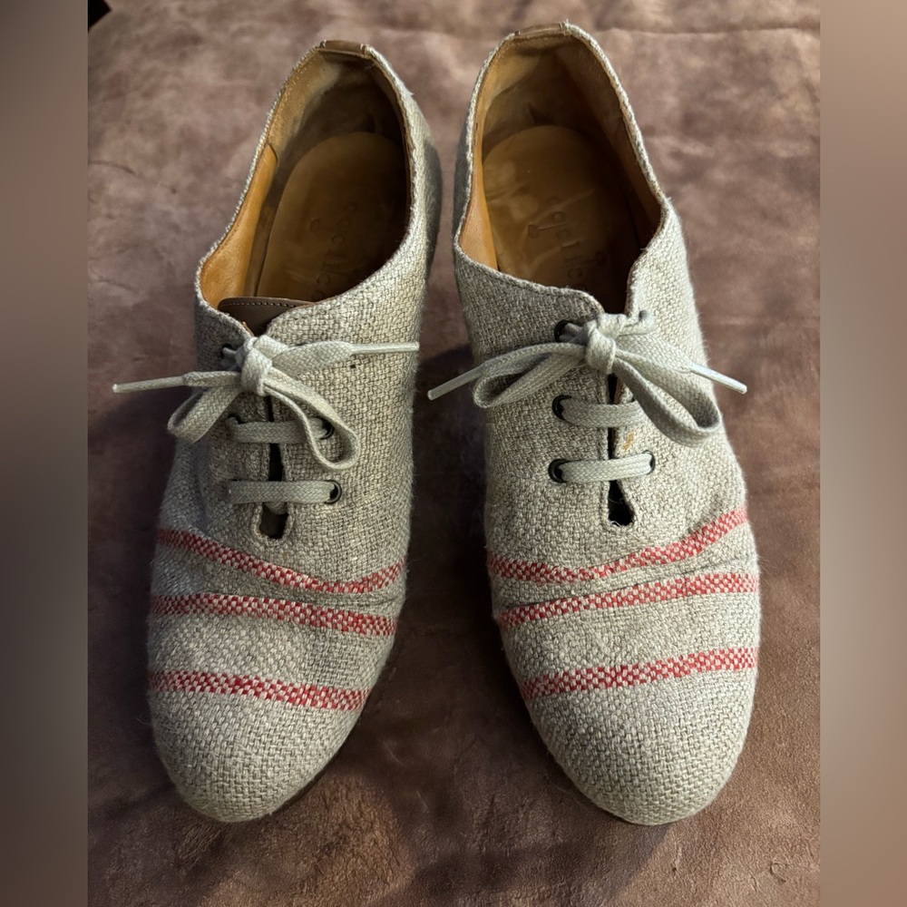COCLICO Gray and Red Heeled Shoes
